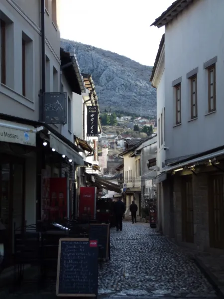 Mostar köprüsüne metreler kala...